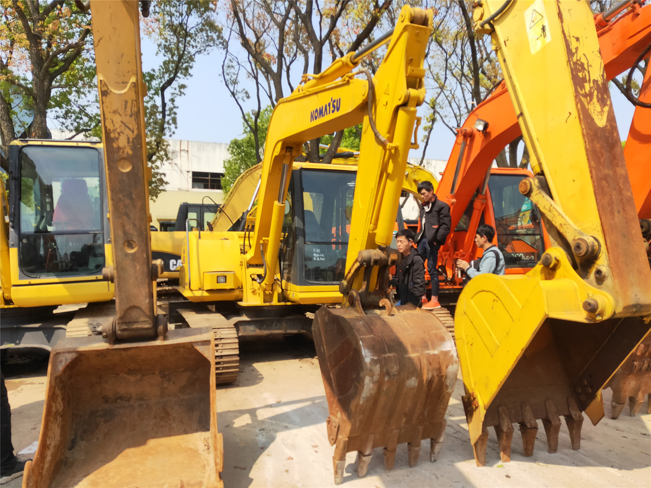 KOMATSU PC60 Mini Excavator - Mini pelle: photos 1 KOMATSU PC60 Mini Excavator - Mini pelle: photos 1