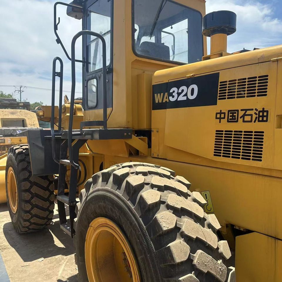 KOMATSU WA320 Wheel Loader Click for Discount - Chargeuse sur pneus: photos 2 KOMATSU WA320 Wheel Loader Click for Discount - Chargeuse sur pneus: photos 2