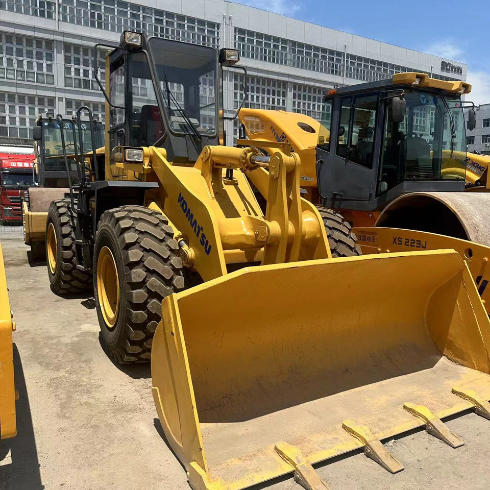KOMATSU WA320 Wheel Loader Click for Discount - Chargeuse sur pneus: photos 1 KOMATSU WA320 Wheel Loader Click for Discount - Chargeuse sur pneus: photos 1