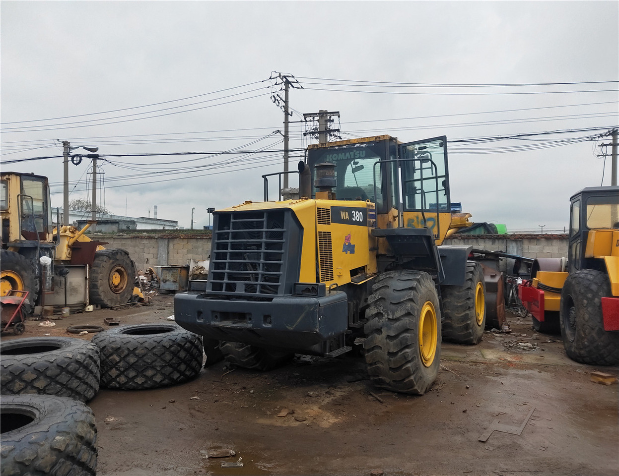 KOMATSU wheel Loader - Chargeuse sur pneus: photos 1 KOMATSU wheel Loader - Chargeuse sur pneus: photos 1