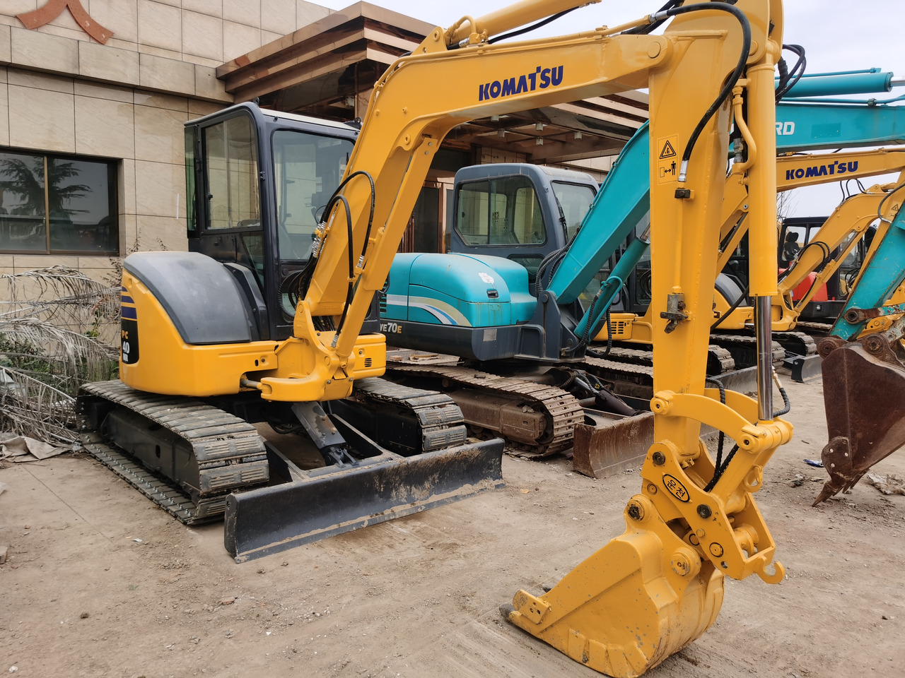 Komatsu Mini Excavator Pc40MR - Mini pelle: photos 1 Komatsu Mini Excavator Pc40MR - Mini pelle: photos 1