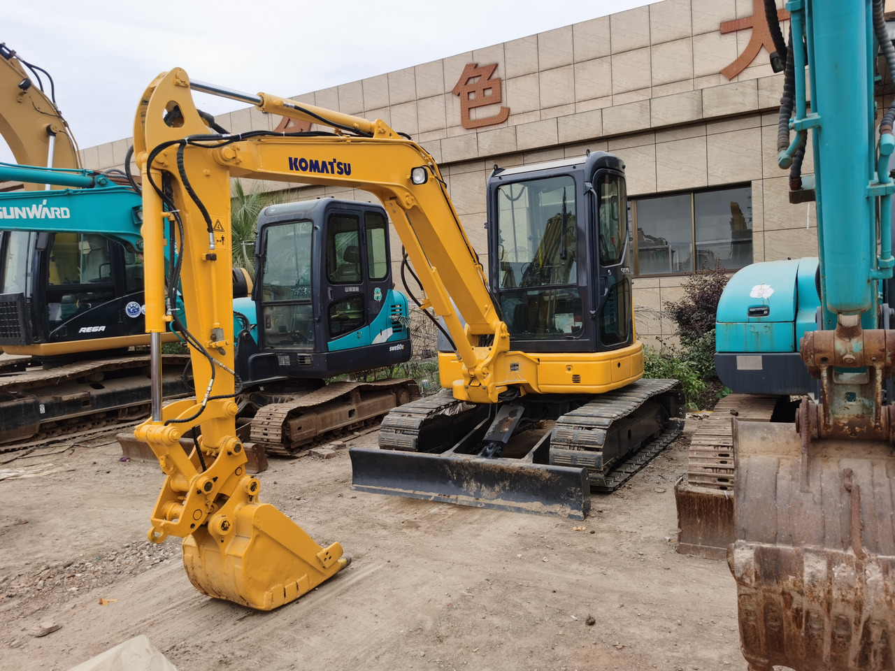 Komatsu Mini Excavator Pc40MR - Mini pelle: photos 3 Komatsu Mini Excavator Pc40MR - Mini pelle: photos 3