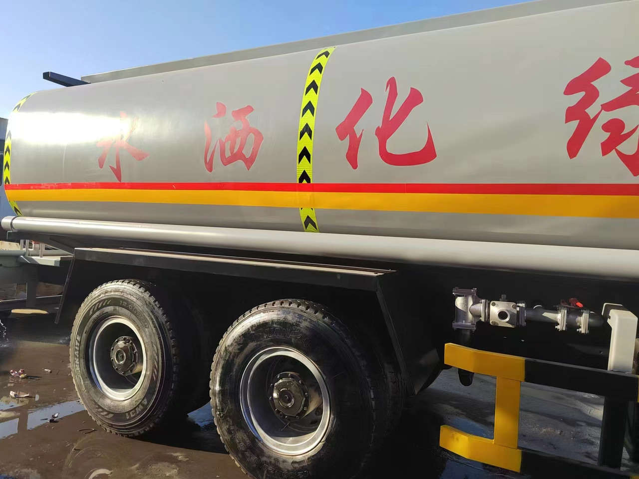 SHACMAN WATER TANK CLICK HERE FOR DISCOUNT - Camion citerne: photos 5 SHACMAN WATER TANK CLICK HERE FOR DISCOUNT - Camion citerne: photos 5