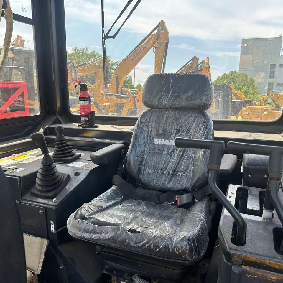SHANTUI Bulldozer SD 32 Low Hours Good Condition - Bulldozer: photos 4 SHANTUI Bulldozer SD 32 Low Hours Good Condition - Bulldozer: photos 4