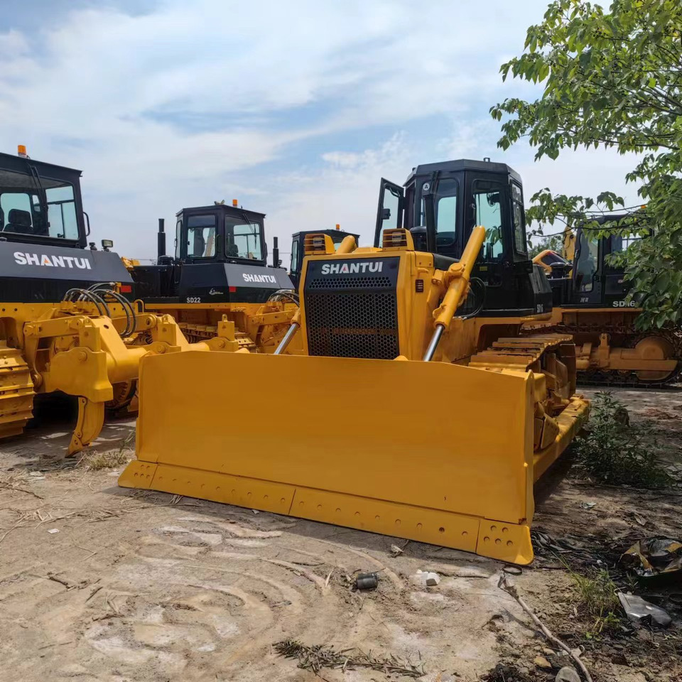 SHANTUI Bulldozer SD16 with Low Hours for Sale - Bulldozer: photos 2 SHANTUI Bulldozer SD16 with Low Hours for Sale - Bulldozer: photos 2