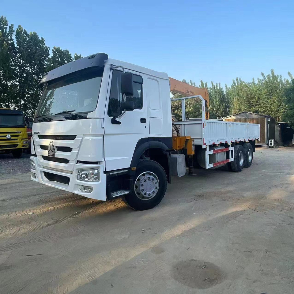SINOTRUK HOWO 6X4 - Camion grue: photos 2 SINOTRUK HOWO 6X4 - Camion grue: photos 2