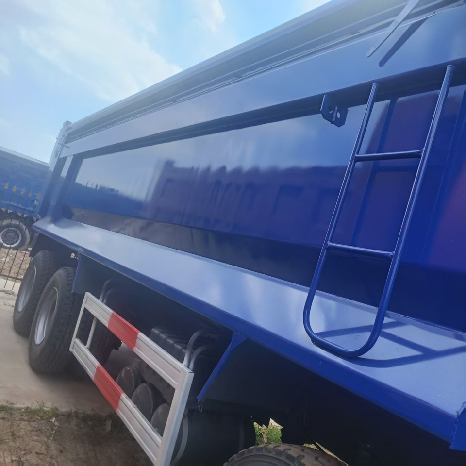 SINOTRUK HOWO NX400 8X4 - Camion benne: photos 3 SINOTRUK HOWO NX400 8X4 - Camion benne: photos 3