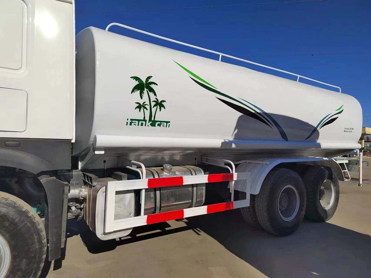 SINOTRUK HOWO WATER TANK CLICK HERE FOR DISCOUNT - Camion citerne: photos 5 SINOTRUK HOWO WATER TANK CLICK HERE FOR DISCOUNT - Camion citerne: photos 5