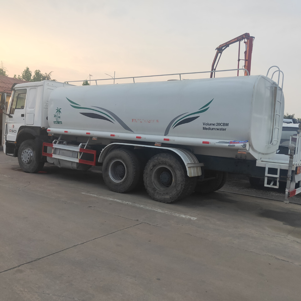 SINOTRUK HOWO WATER TANK CLICK HERE FOR DISCOUNT - Camion citerne: photos 3 SINOTRUK HOWO WATER TANK CLICK HERE FOR DISCOUNT - Camion citerne: photos 3