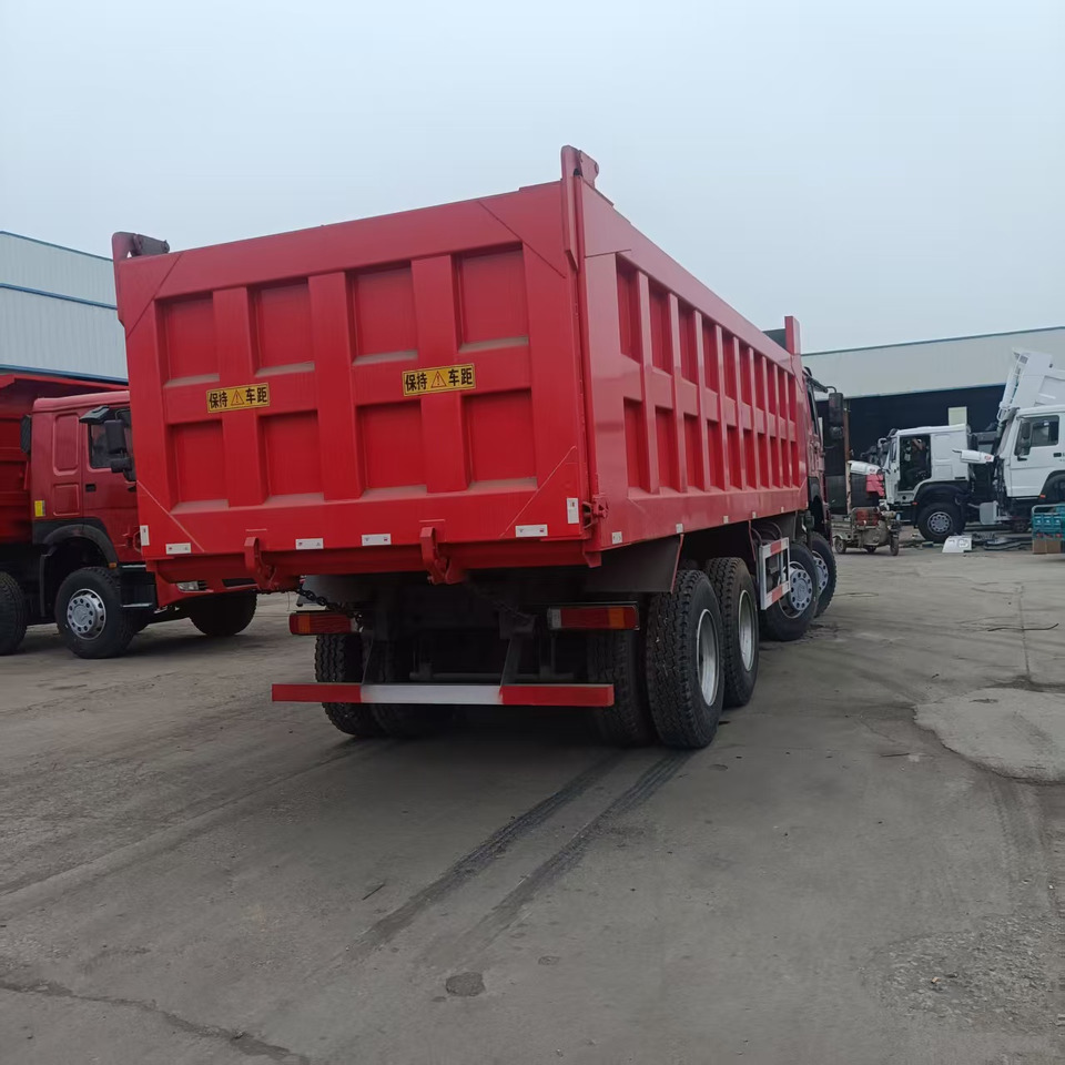 SINOTRUK howo 8x4 - Camion benne: photos 5 SINOTRUK howo 8x4 - Camion benne: photos 5