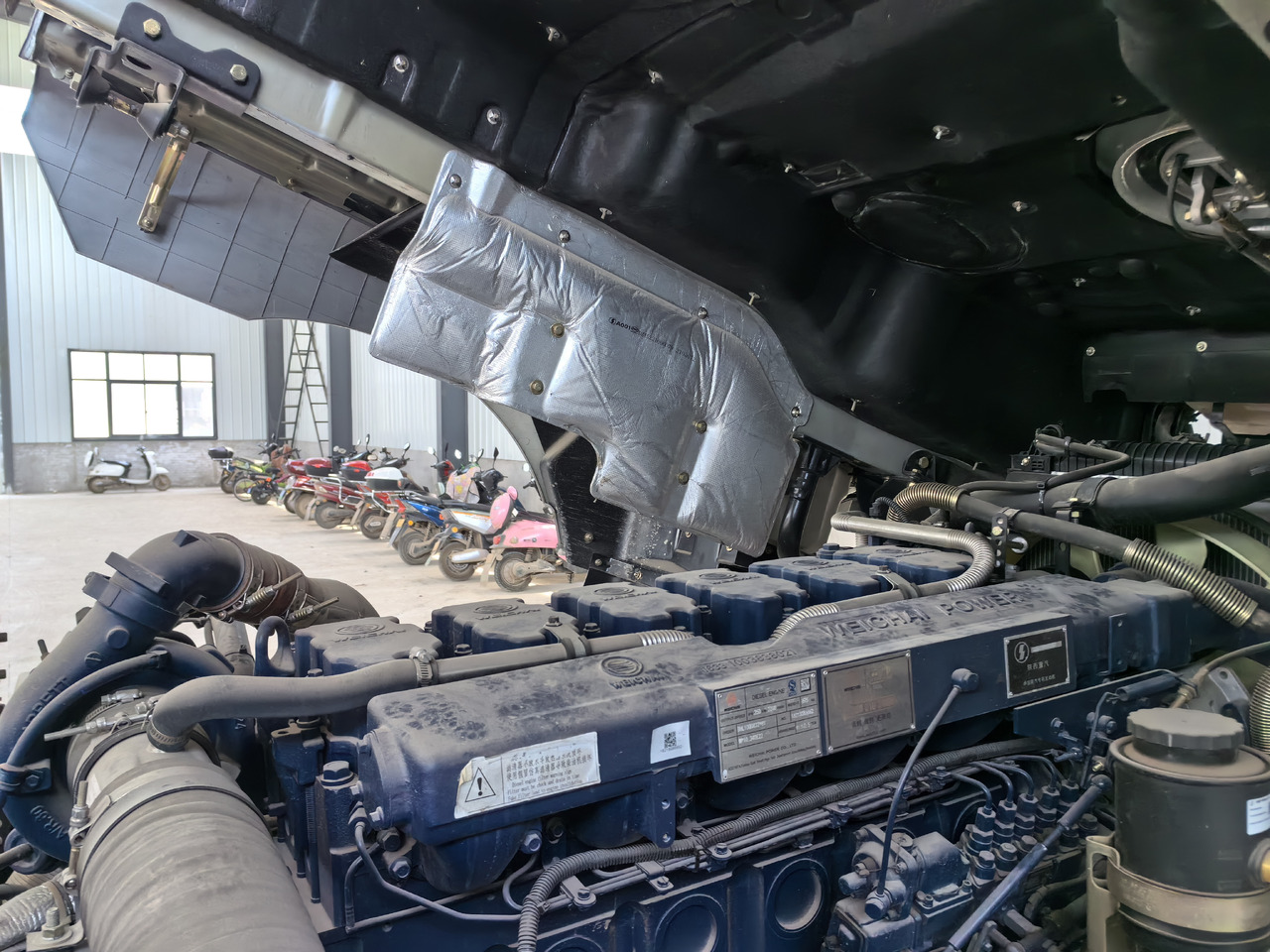 Shacman 340HP H3000 6x4 Tractor Click for Discount - Camion benne: photos 4 Shacman 340HP H3000 6x4 Tractor Click for Discount - Camion benne: photos 4