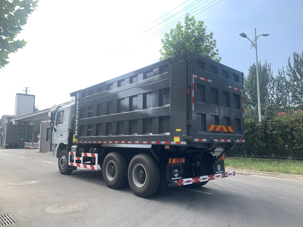 Shacman 6*4 Dump Truck New Brand Click for Discount - Camion benne: photos 2 Shacman 6*4 Dump Truck New Brand Click for Discount - Camion benne: photos 2