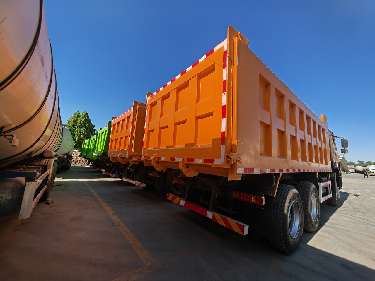 Sinotrack HOWO 6x4 Dump Truck Click for Discount - Camion benne: photos 3 Sinotrack HOWO 6x4 Dump Truck Click for Discount - Camion benne: photos 3