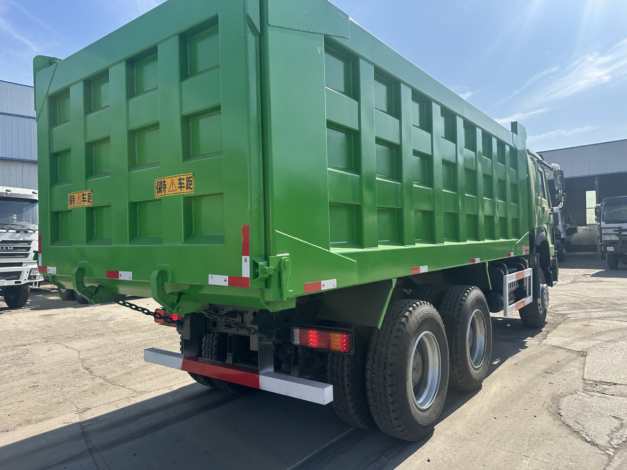 Sinotruck 6x4 HOWO Dump Truck Clcik for Discount - Camion benne: photos 3 Sinotruck 6x4 HOWO Dump Truck Clcik for Discount - Camion benne: photos 3