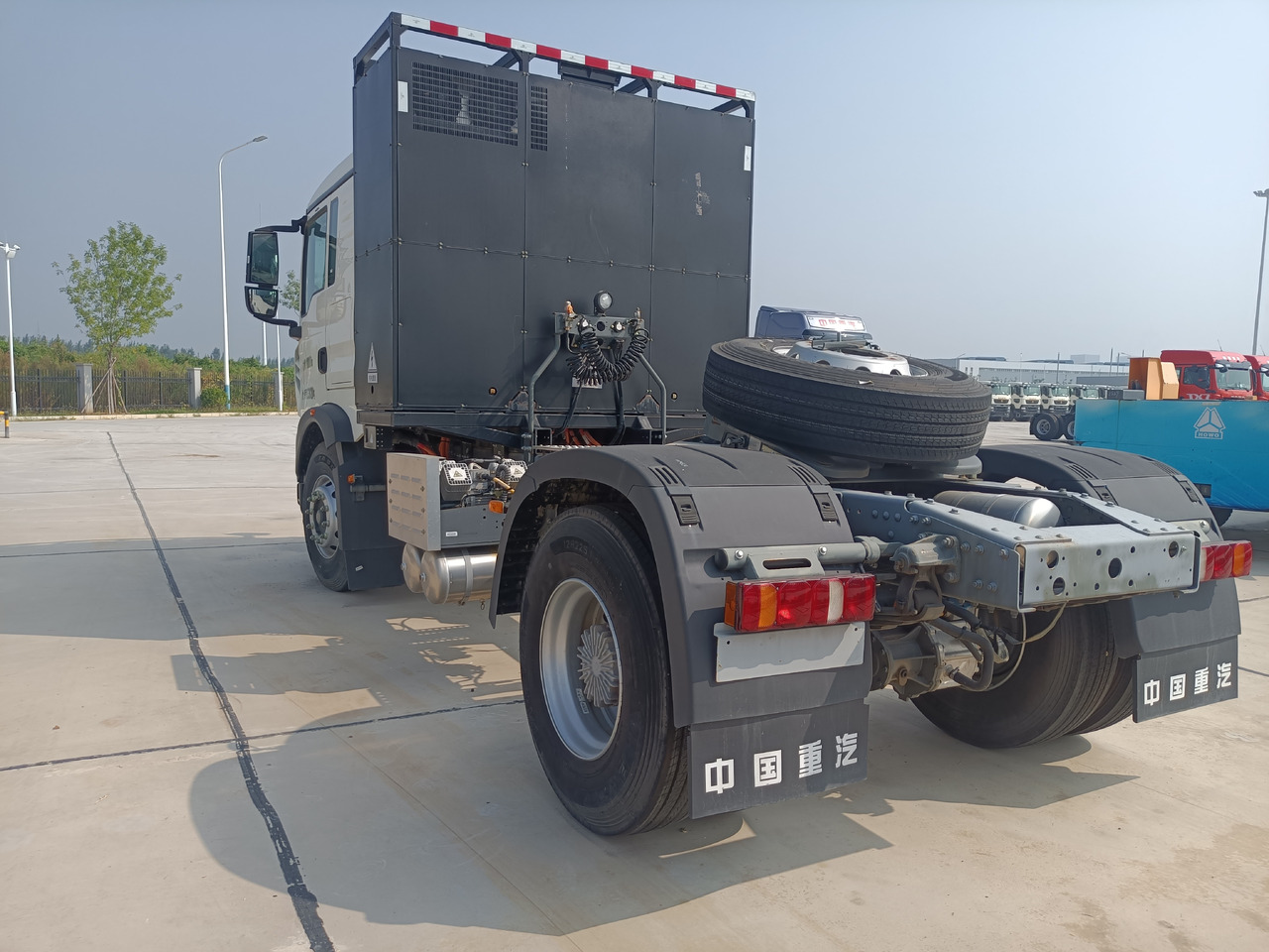 SINOTRUK HOWO TX 4x2 E-Tractor Unit Zero Emission Maximum Profit - Tracteur routier: photos 4 SINOTRUK HOWO TX 4x2 E-Tractor Unit Zero Emission Maximum Profit - Tracteur routier: photos 4