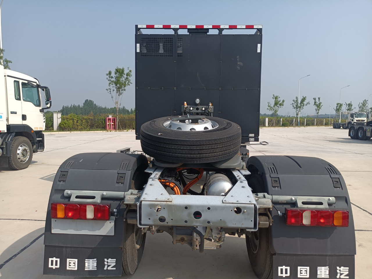 SINOTRUK HOWO TX 4x2 E-Tractor Unit Zero Emission Maximum Profit - Tracteur routier: photos 5 SINOTRUK HOWO TX 4x2 E-Tractor Unit Zero Emission Maximum Profit - Tracteur routier: photos 5