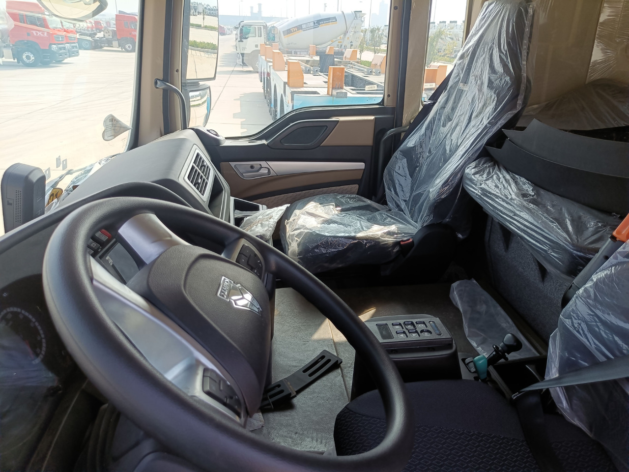 SINOTRUK HOWO TX 4x2 E-Tractor Unit Zero Emission Maximum Profit - Tracteur routier: photos 2 SINOTRUK HOWO TX 4x2 E-Tractor Unit Zero Emission Maximum Profit - Tracteur routier: photos 2