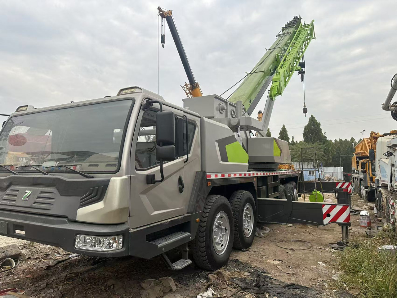 ZOOMLION Crane 50Ton - Grue: photos 1 ZOOMLION Crane 50Ton - Grue: photos 1