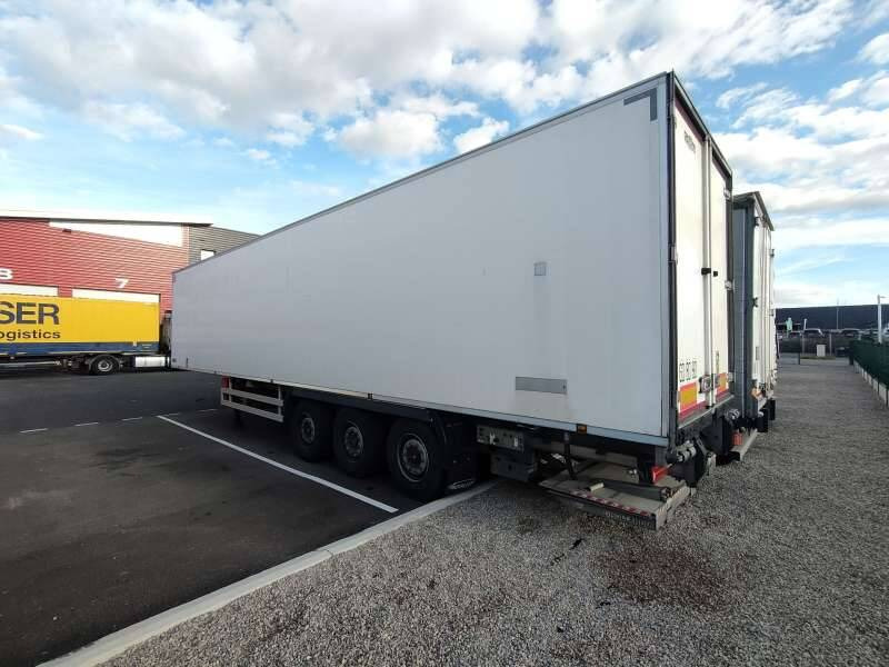 Semi-remorque 3 Essieux 38 TONNES HAYON CAISSE CHEREAU GROUPE CARRIER VECTOR HE 19 MT - Semi-remorque frigorifique: photos 3 Semi-remorque 3 Essieux 38 TONNES HAYON CAISSE CHEREAU GROUPE CARRIER VECTOR HE 19 MT - Semi-remorque frigorifique: photos 3
