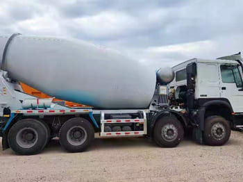 SINOTRUK Concrete Truck for Sale in Mali - Camion: photos 2 SINOTRUK Concrete Truck for Sale in Mali - Camion: photos 2