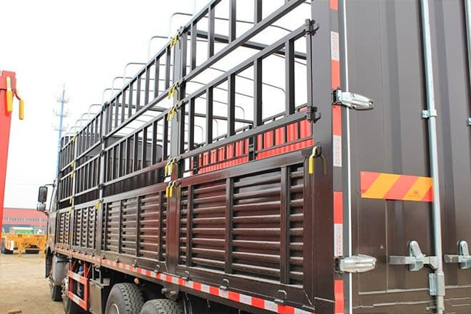 FAW FAW J6P Livestock Truck for Sale in Uganda - Camion bétaillère: photos 4 FAW FAW J6P Livestock Truck for Sale in Uganda - Camion bétaillère: photos 4