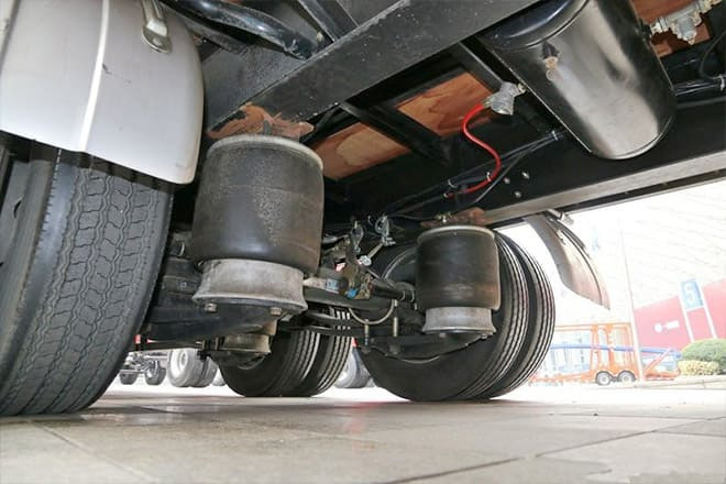 FAW Faw J6P Box Truck 4X2 for Sale in Sierra Leone - Camion fourgon: photos 3 FAW Faw J6P Box Truck 4X2 for Sale in Sierra Leone - Camion fourgon: photos 3