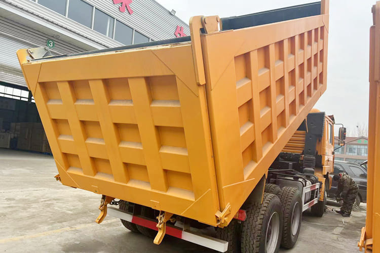 SHACMAN Shacman Cargo Truck for Sale in Kenya - Camion benne: photos 5 SHACMAN Shacman Cargo Truck for Sale in Kenya - Camion benne: photos 5