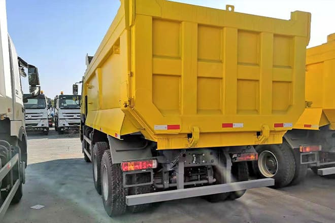SINOTRUK Howo 400 10 Wheeler Dump Truck for Sale Price in Sierra Leone - Camion benne: photos 3 SINOTRUK Howo 400 10 Wheeler Dump Truck for Sale Price in Sierra Leone - Camion benne: photos 3