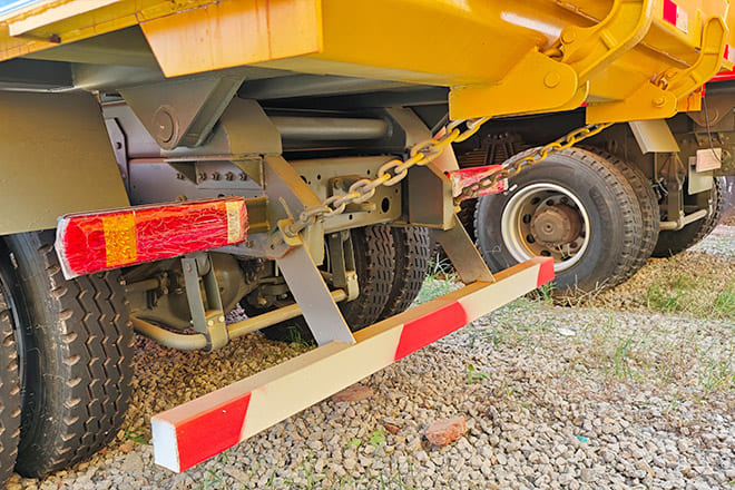 SINOTRUK Second Hand Sinotruk Howo 371 Dump Truck Specifications for Sale in Uruguay - Camion benne: photos 5 SINOTRUK Second Hand Sinotruk Howo 371 Dump Truck Specifications for Sale in Uruguay - Camion benne: photos 5