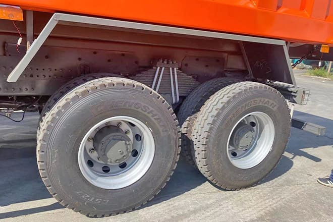 SINOTRUK Sinotruk Howo 336 6X4 Tipper for Sale in Ghana - Camion benne: photos 3 SINOTRUK Sinotruk Howo 336 6X4 Tipper for Sale in Ghana - Camion benne: photos 3