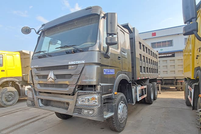 SINOTRUK Used Howo 10 Wheeler Tipper Truck Price for Sale in Nigeria - Camion benne: photos 1 SINOTRUK Used Howo 10 Wheeler Tipper Truck Price for Sale in Nigeria - Camion benne: photos 1