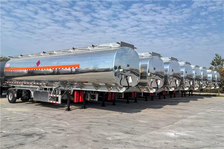 TITAN 3 Axle 45000 L Aluminum Tanker Trailer for Sale In Zimbabwe - Semi-remorque citerne: photos 1 TITAN 3 Axle 45000 L Aluminum Tanker Trailer for Sale In Zimbabwe - Semi-remorque citerne: photos 1