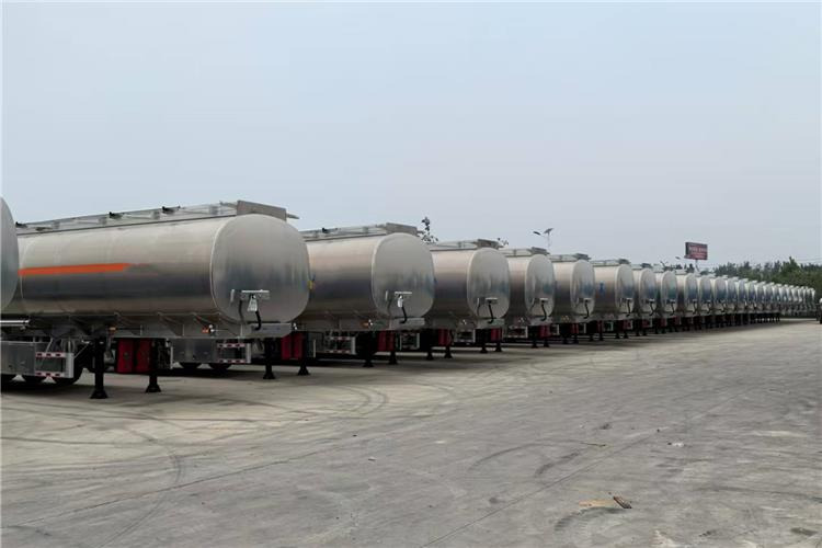 TITAN 3 Axle 45000 L Aluminum Tanker Trailer for Sale In Zimbabwe - Semi-remorque citerne: photos 4 TITAN 3 Axle 45000 L Aluminum Tanker Trailer for Sale In Zimbabwe - Semi-remorque citerne: photos 4