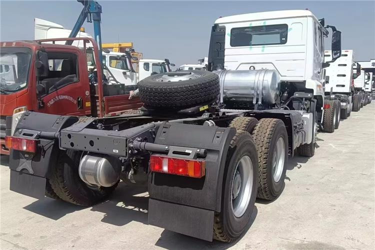 SINOTRUK Hohan NX Truck Price 371 hp 10 Wheeler for Sale In Tanzania - Tracteur routier: photos 3 SINOTRUK Hohan NX Truck Price 371 hp 10 Wheeler for Sale In Tanzania - Tracteur routier: photos 3