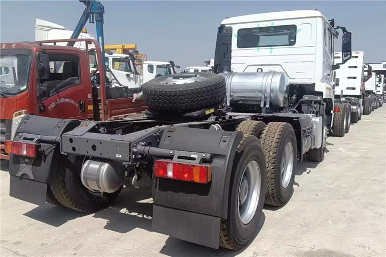 SINOTRUK Hohan NX Truck Price 371 hp 10 Wheeler for Sale In Tanzania - Tracteur routier: photos 5 SINOTRUK Hohan NX Truck Price 371 hp 10 Wheeler for Sale In Tanzania - Tracteur routier: photos 5