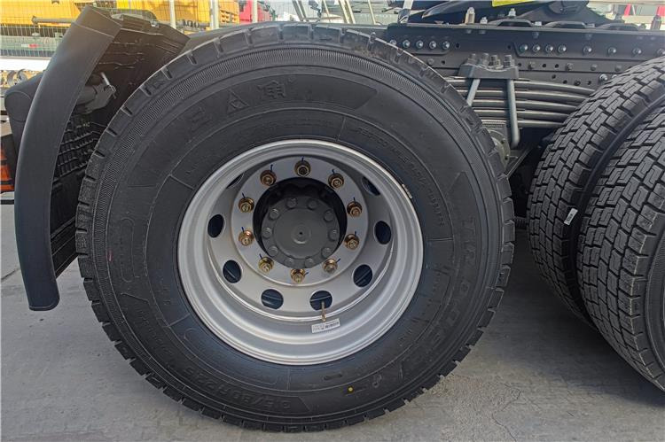 SINOTRUK Howo 6x4 Truck Price 380 HP Tractor Head for Sale In Zambia - Tracteur routier: photos 3 SINOTRUK Howo 6x4 Truck Price 380 HP Tractor Head for Sale In Zambia - Tracteur routier: photos 3