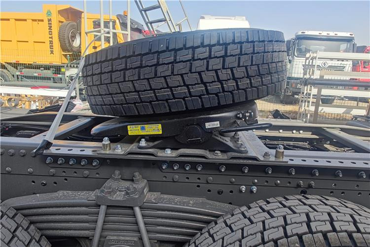 SINOTRUK Howo 6x4 Truck Price 380 HP Tractor Head for Sale In Zambia - Tracteur routier: photos 5 SINOTRUK Howo 6x4 Truck Price 380 HP Tractor Head for Sale In Zambia - Tracteur routier: photos 5