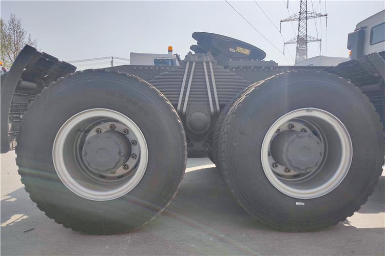SINOTRUK Howo New Model 430HP Truck Tractor Price In Mauritania - Tracteur routier: photos 4 SINOTRUK Howo New Model 430HP Truck Tractor Price In Mauritania - Tracteur routier: photos 4