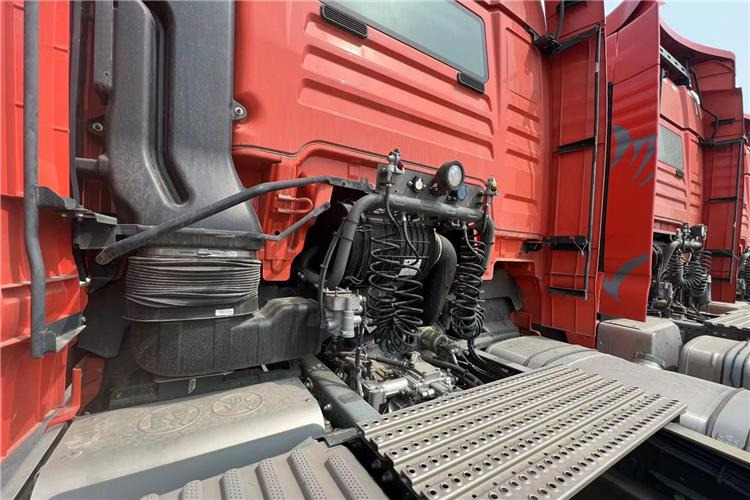 SINOTRUK Used Sitrak Truck Head for Sale In Guinea - Tracteur routier: photos 3 SINOTRUK Used Sitrak Truck Head for Sale In Guinea - Tracteur routier: photos 3
