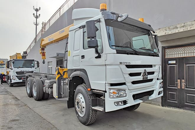 XCMG Truck Mounted Crane with Hydraulic Boom Capacity for Sale in Kenya - Camion grue: photos 2 XCMG Truck Mounted Crane with Hydraulic Boom Capacity for Sale in Kenya - Camion grue: photos 2