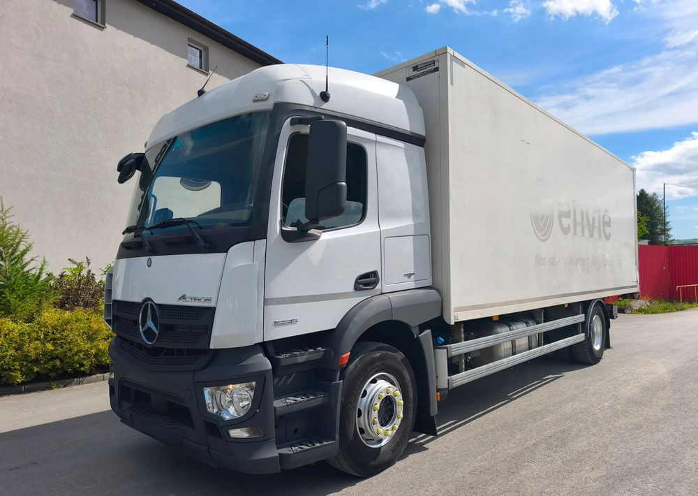 Mercedes-Benz ACTROS 18.360 kontener 18 p , winda - Camion fourgon: photos 2 Mercedes-Benz ACTROS 18.360 kontener 18 p , winda - Camion fourgon: photos 2