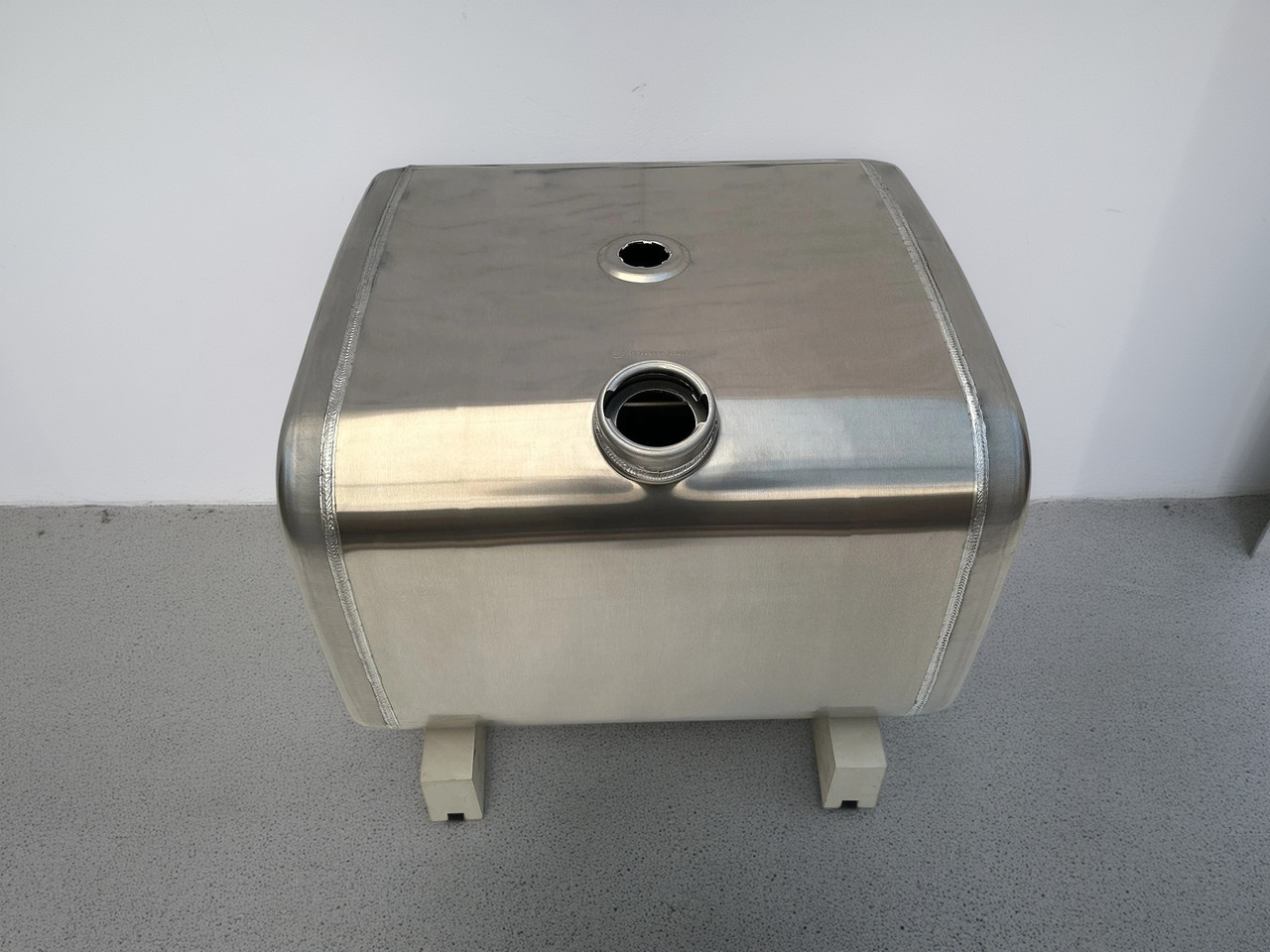 IVECO - Réservoir de carburant: photos 1 IVECO - Réservoir de carburant: photos 1