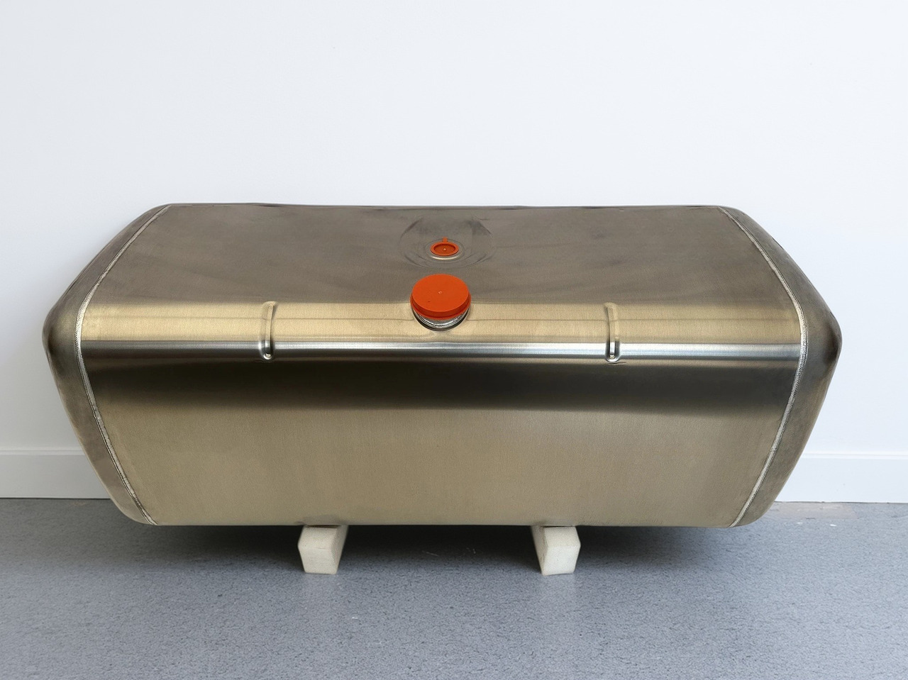 MERCEDES-BENZ - Réservoir de carburant: photos 1 MERCEDES-BENZ - Réservoir de carburant: photos 1