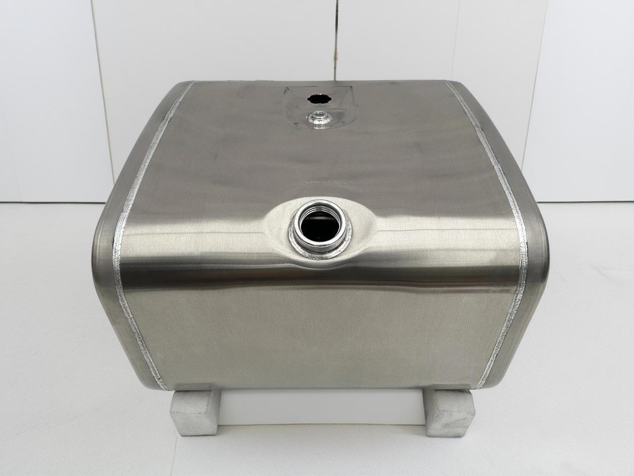 SCANIA - Réservoir de carburant: photos 1 SCANIA - Réservoir de carburant: photos 1