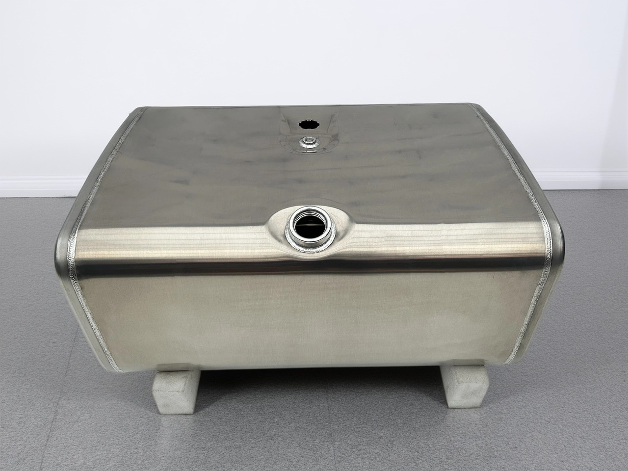 SCANIA - Réservoir de carburant: photos 1 SCANIA - Réservoir de carburant: photos 1