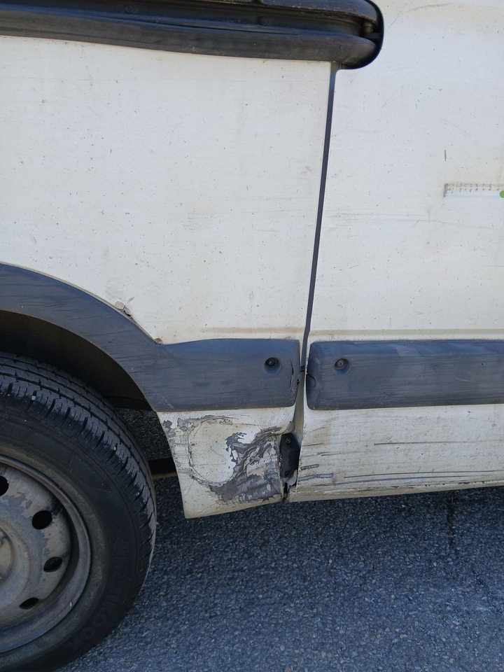 FOURGON RENAULT MASTER NON ROULANT . - Fourgon utilitaire: photos 4 FOURGON RENAULT MASTER NON ROULANT . - Fourgon utilitaire: photos 4