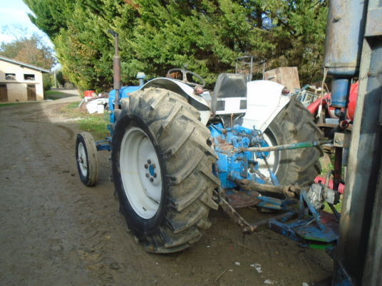 Fordson Major SUPER MAJOR - Tracteur agricole: photos 4 Fordson Major SUPER MAJOR - Tracteur agricole: photos 4