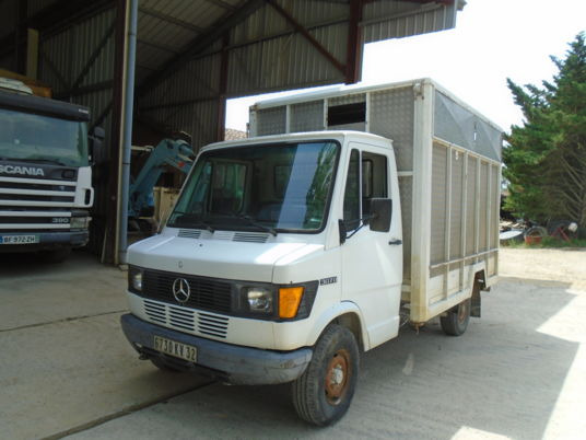 Mercedes 307D - Camion bétaillère: photos 3 Mercedes 307D - Camion bétaillère: photos 3