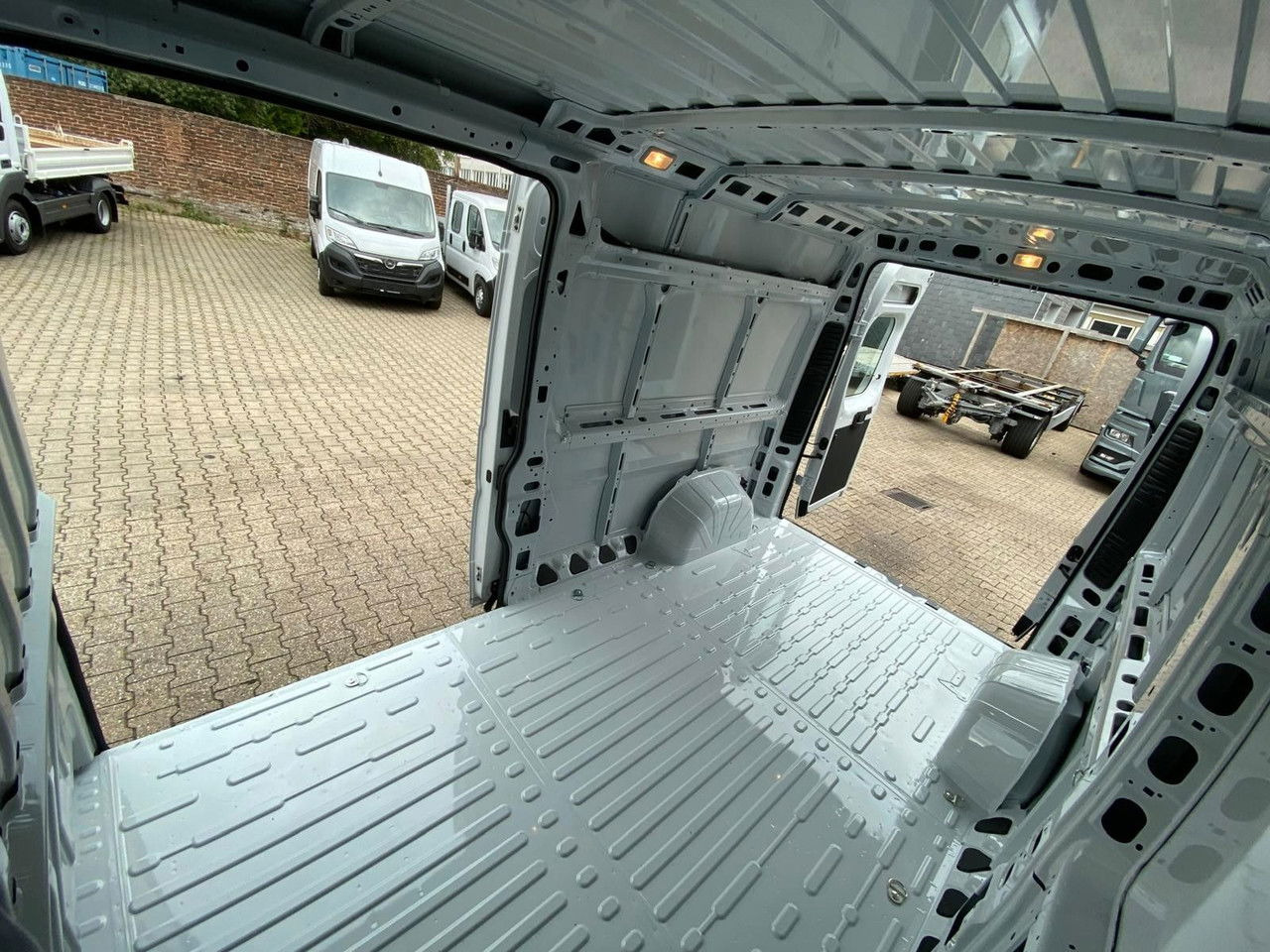 Opel Movano Cargo - Fourgon utilitaire: photos 5 Opel Movano Cargo - Fourgon utilitaire: photos 5