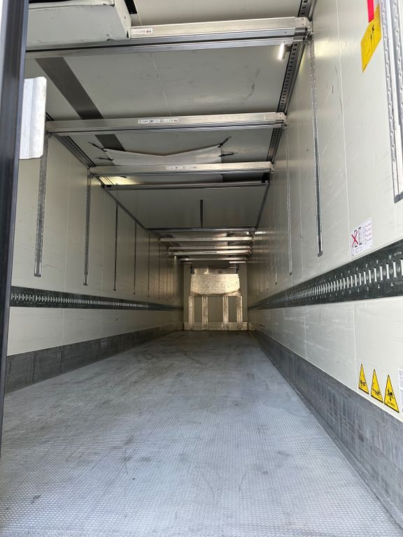 Krone SD 27 Thermoking Spectrum Multitemp Pharma Safe Krone SD 27 Thermoking Spectrum Multitemp Pharma Safe - Semi-remorque frigorifique: photos 5 Krone SD 27 Thermoking Spectrum Multitemp Pharma Safe Krone SD 27 Thermoking Spectrum Multitemp Pharma Safe - Semi-remorque frigorifique: photos 5